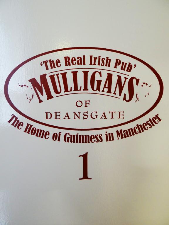 Mulligans Of Deansgate Hotel Manchester Room photo