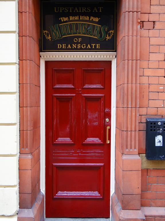 Mulligans Of Deansgate Hotel Manchester Room photo